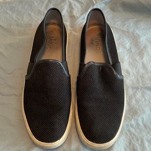 VINCE perforated Blair slip on SZ 8